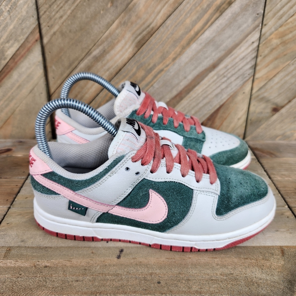 Nike Dunk Low SE All Petals United Fir Green Womens Athletic Sneakers Size 5
